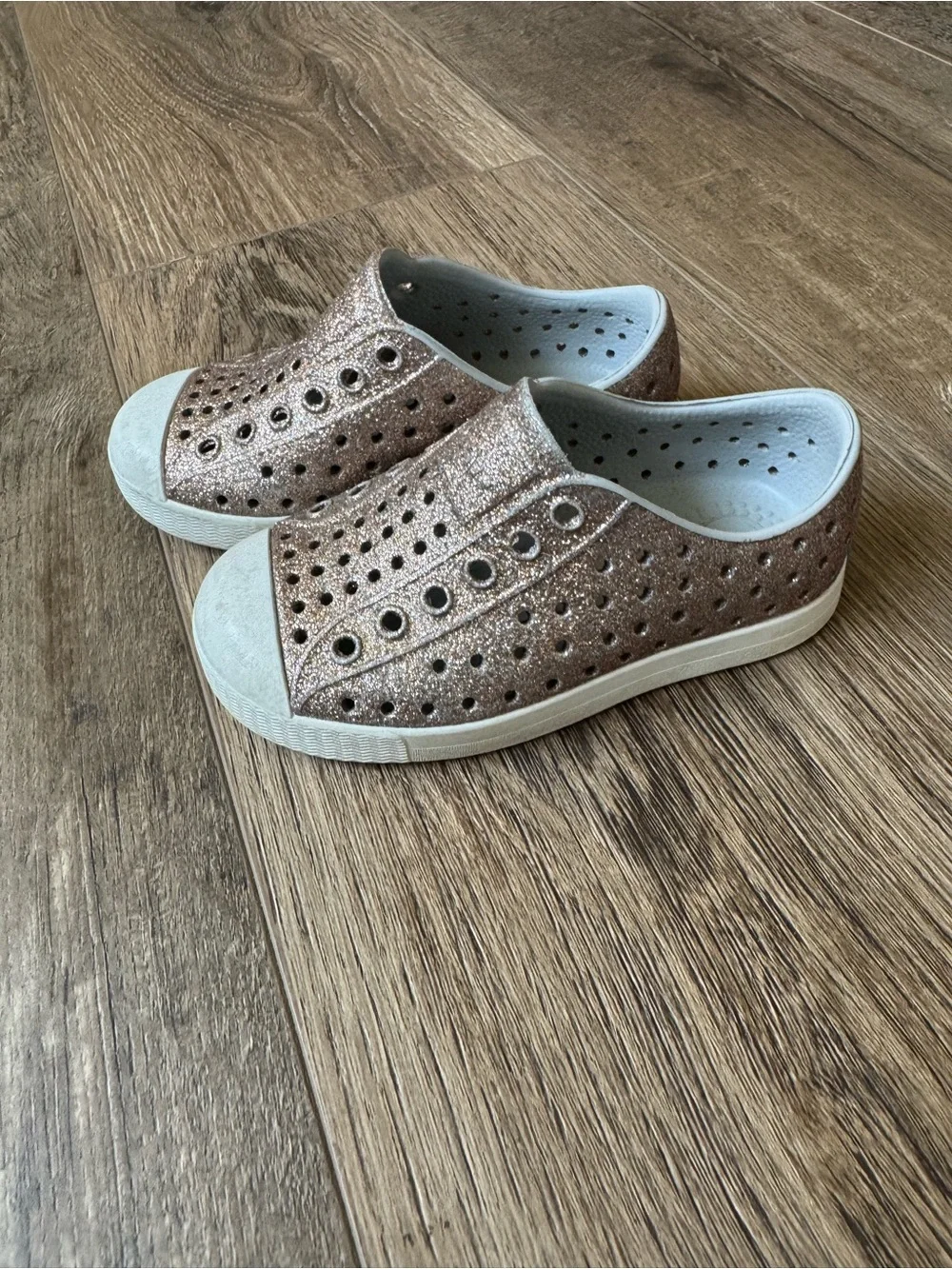 Native Shoes Kids Glitter Slip-On in Rose